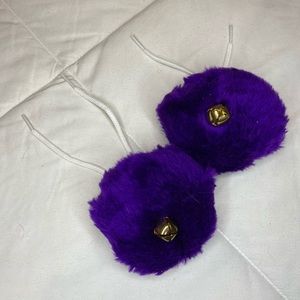Fur skate pom
